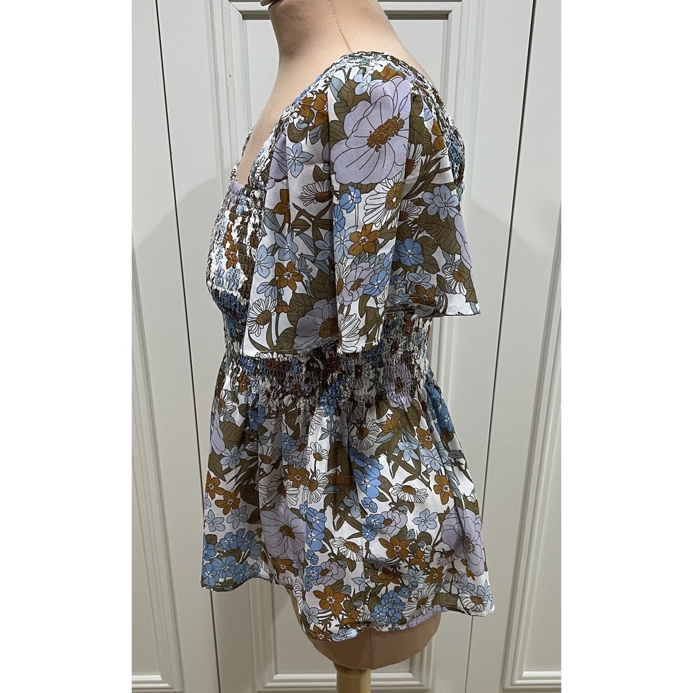 Floral Smocked Women's Top - Picture 5 of 8